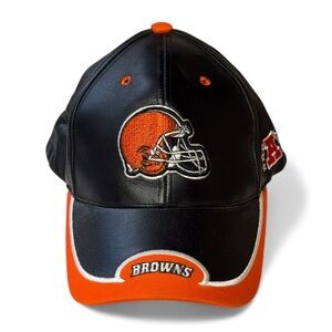 Like new! Vintage Cleveland Browns NFL Game Day Leather Strapback Football Hat